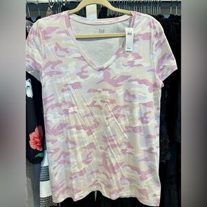 GAP Pink Camo Women's V-Neck tshirt Favorite size Large soft comfortable gym